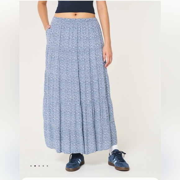 Hollister Dresses & Skirts - HOLLISTER TIERED MAXI SKIRT